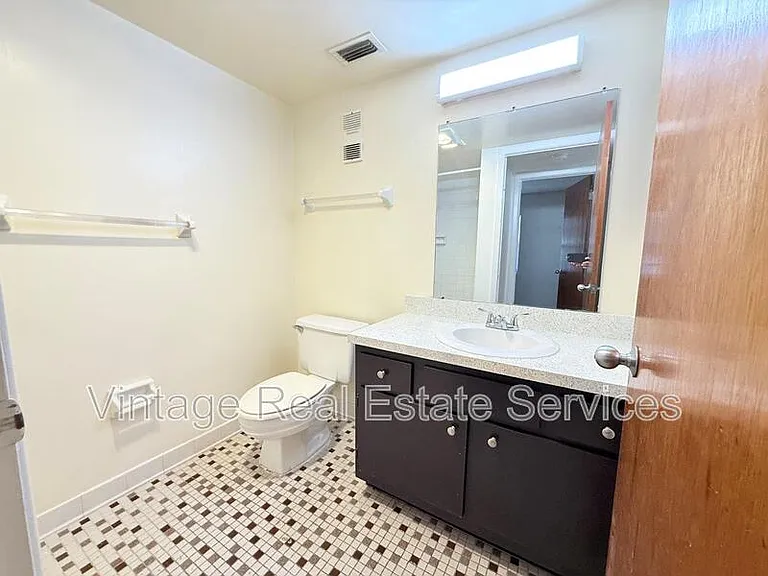 Whitehall Garden Apartments — Photo 9