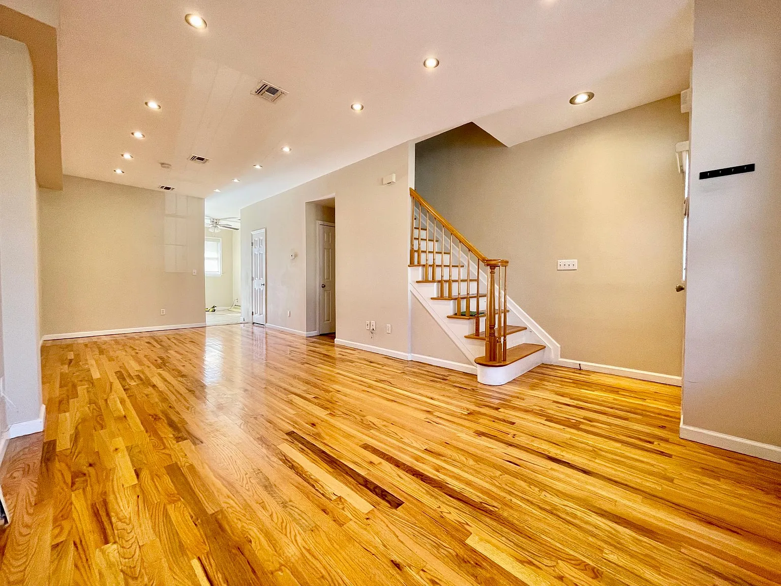 3 bed, 1260 sqft, $2,800 — Photo 1