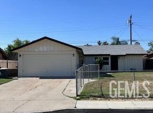 1913 Custer Ave, Bakersfield, CA 93304