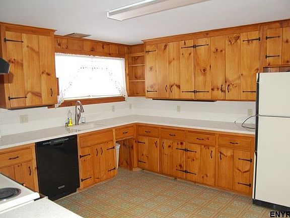 3rd image of 95 E Main St