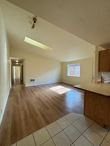 435 NE Clay Ave #1 Photo 1