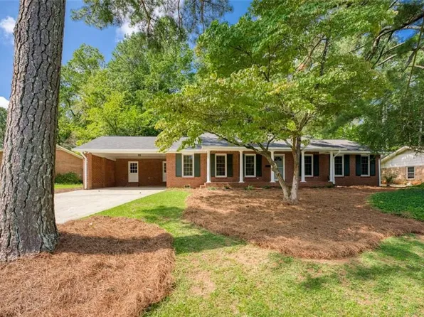 3653 Charles Dr, East Pt, GA 30344