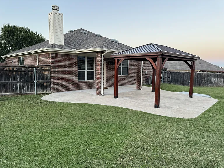 9945 Osprey Dr — Photo 1
