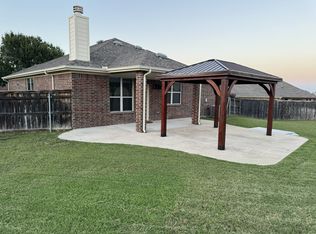 9945 Osprey Dr, Fort Worth, TX 76108