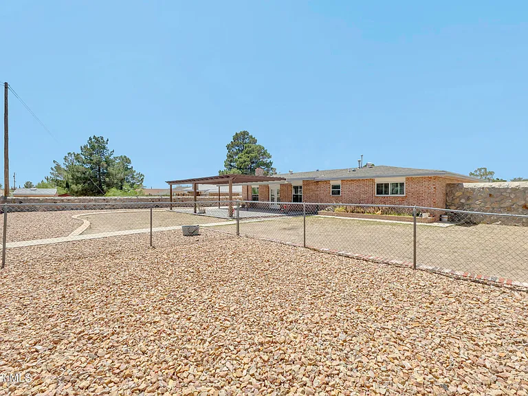 7112 Ramada Dr — Photo 28
