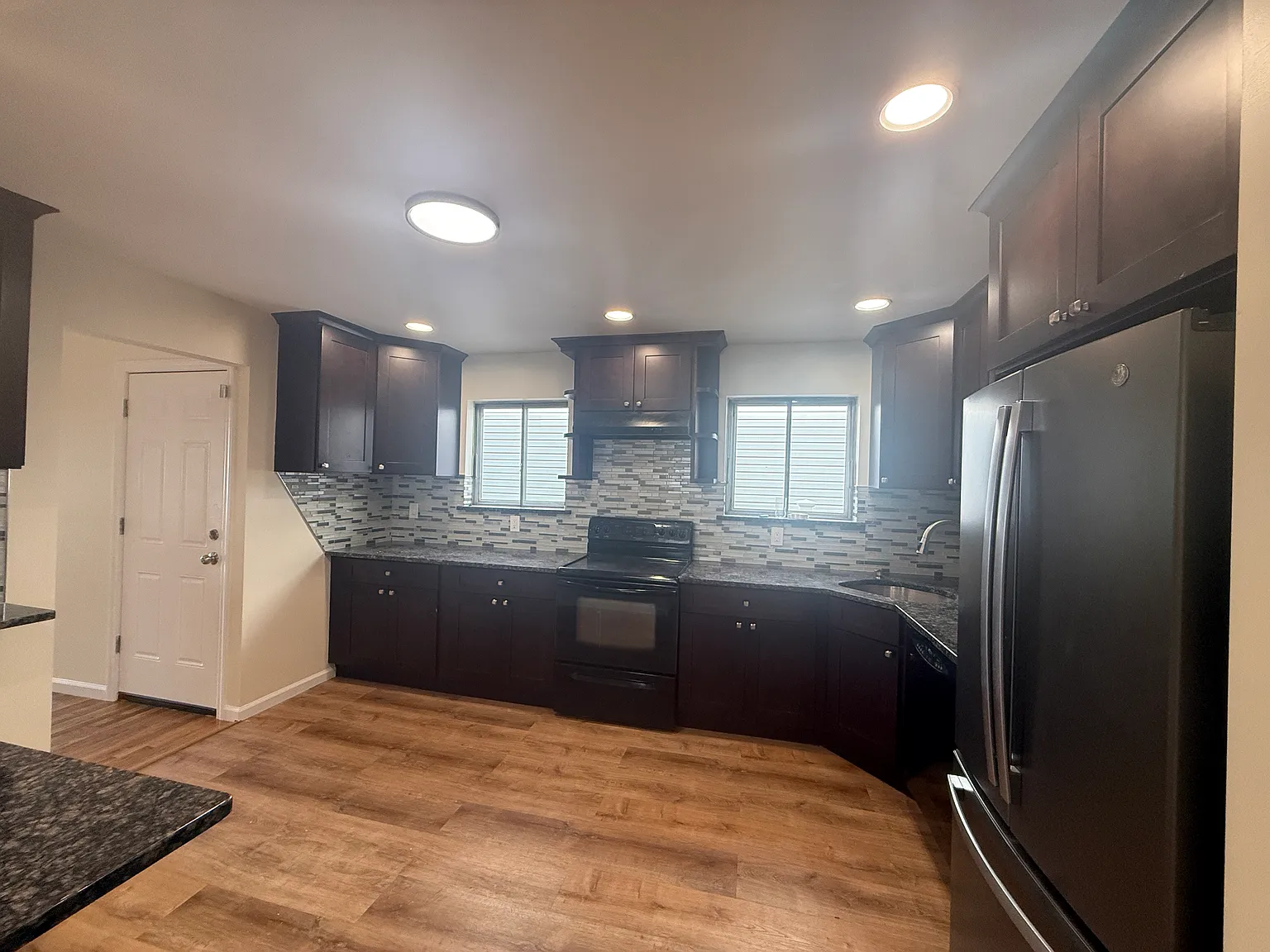 92 Rivington Ave — Photo 4