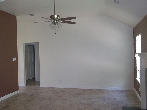 4th image of 2108 Clairidge Ave