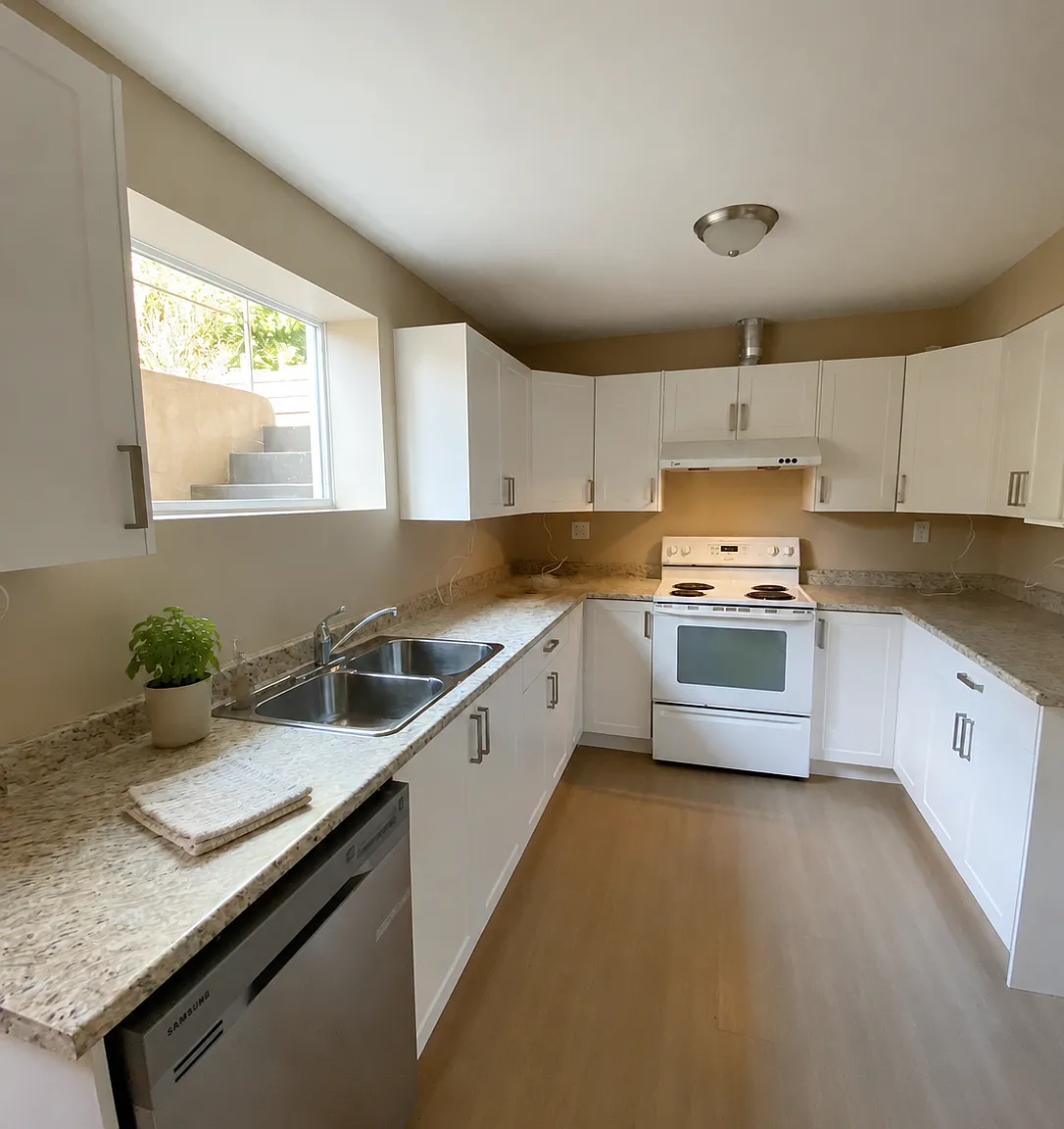 Half Duplex 2 Bedroom 1 Bath — Photo 4