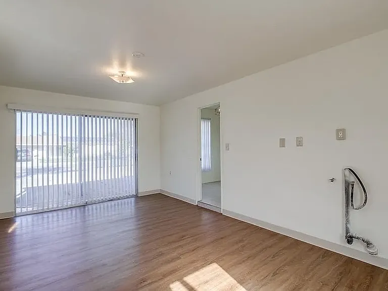 891 Elm Ave — Photo 13