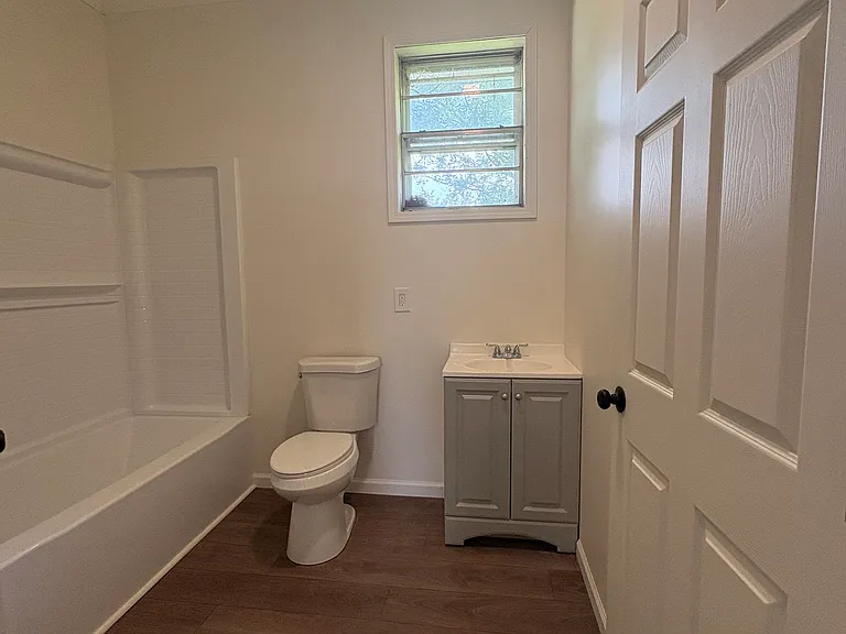 216 E Clayton St — Photo 17