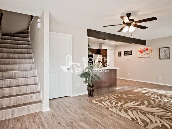 301 Westwood Dr #D, Victoria, TX 77901