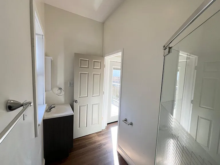 539 W Jefferson St — Photo 5