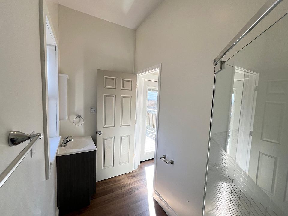 Downstairs bathroom with shower