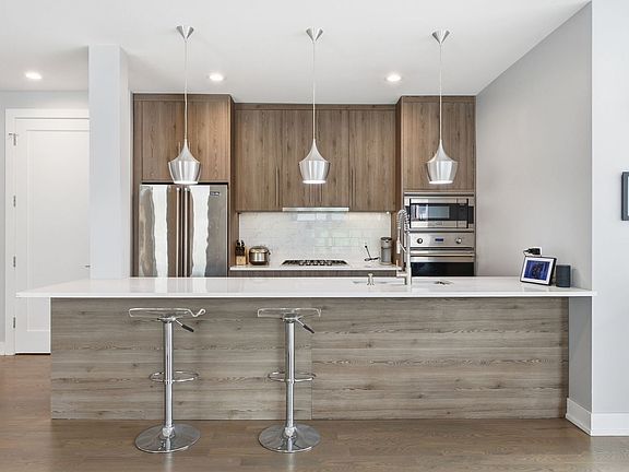 4th image of 236 S Racine Ave #501