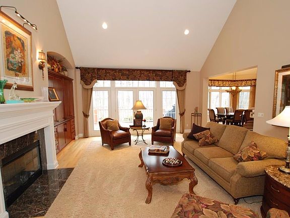 4th image of 1572 W Aster Woods Ct