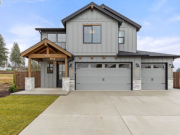 5th image of 221 SE 24th Ave