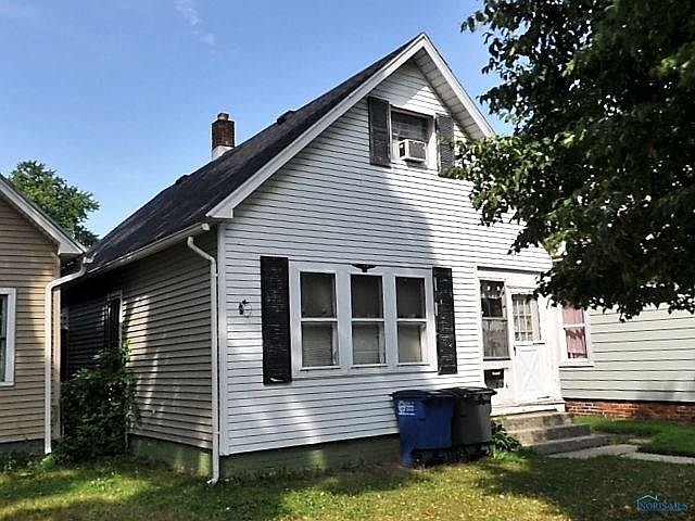 1st image of 726 Thayer St