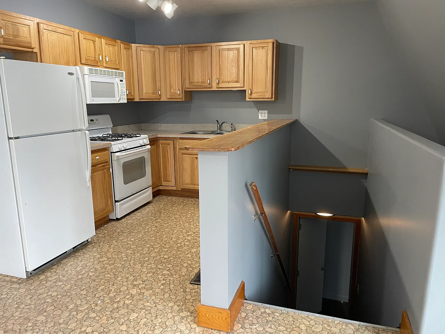 2 bed, $1,150 — Photo 3