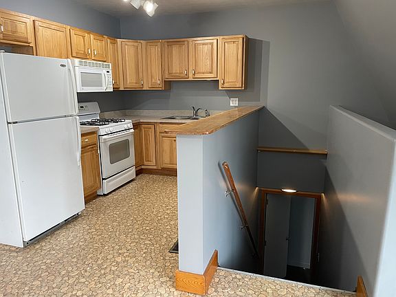 3rd image of 308 E Berry St APT B