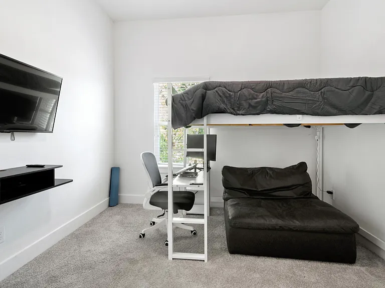 1704 Worms St — Photo 24
