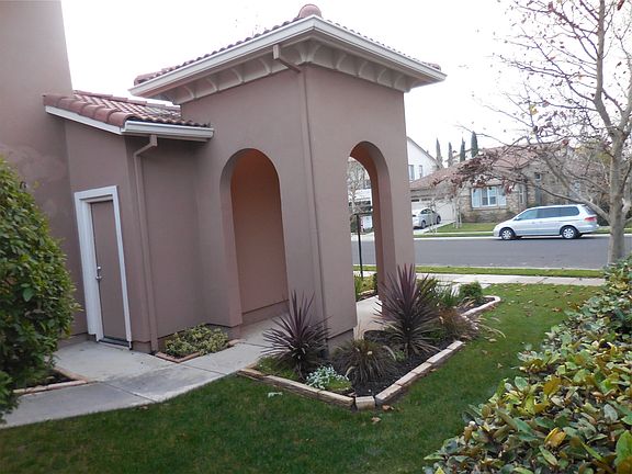 3rd image of 674 Prosperity St