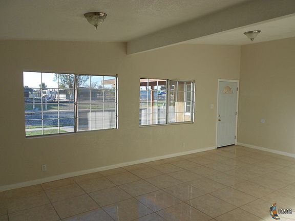 3rd image of 586 Ocotillo Dr