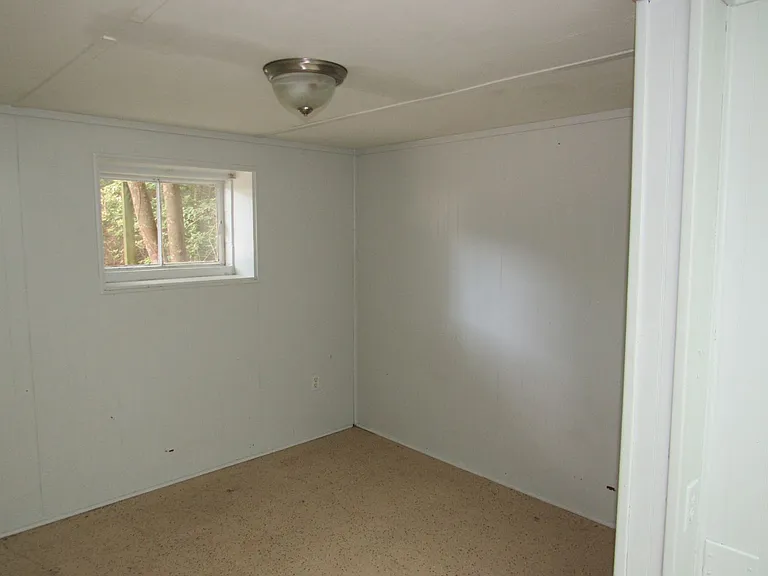 208 1/2 W College St — Photo 13