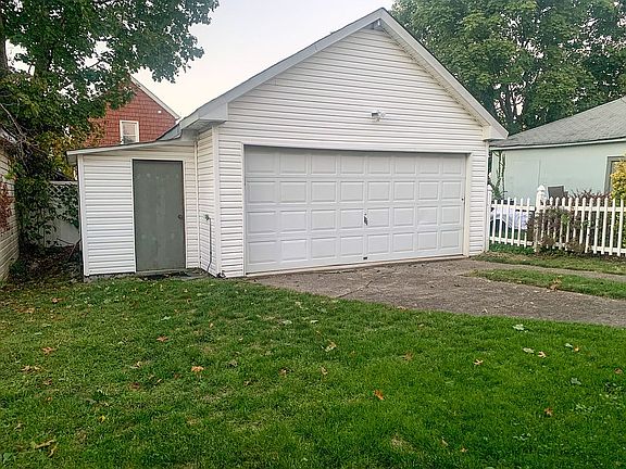 4th image of 22135 Edmore Ave