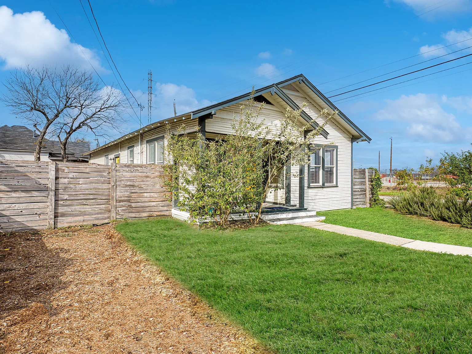 3 bed, 1350 sqft, $1,850 — Photo 3