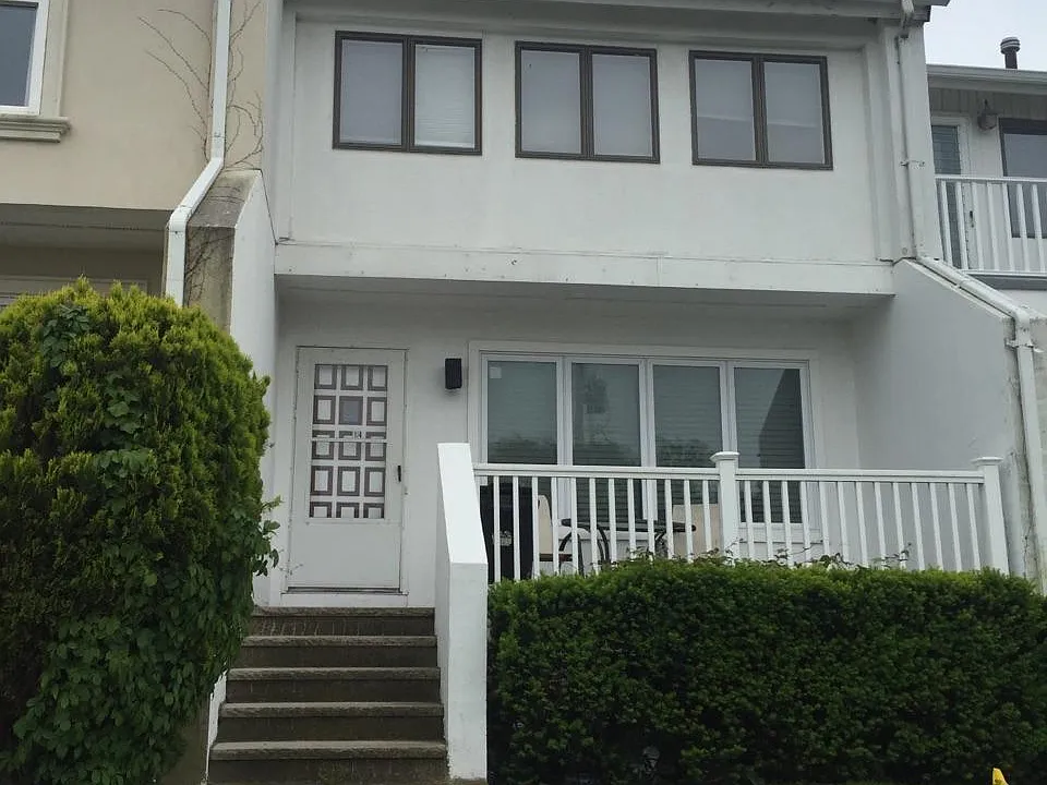 14 Cedar Ave