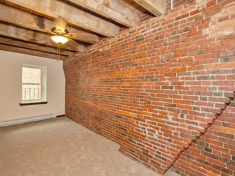 146 Commercial St #4 — Photo 9