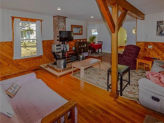 2nd image of 837 Bordens Cir