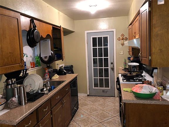 3rd image of 554 Wind River Dr