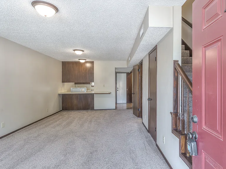 644B Earthside Dr — Photo 2