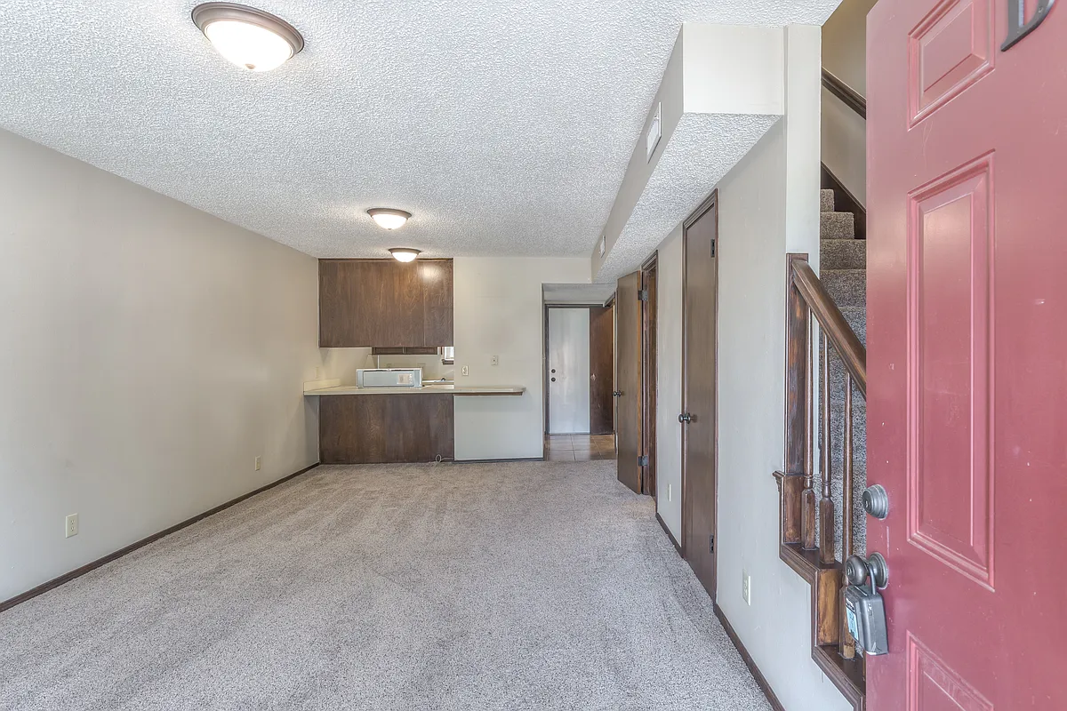 Building Photo - 644B Earthside Dr