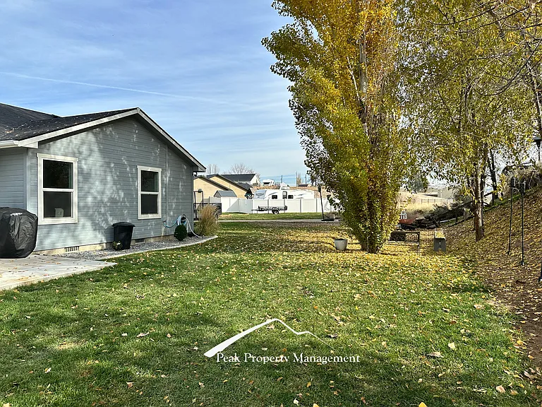 2070 Kelly Dr — Photo 20