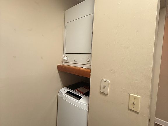 4th image of 304 Westlake Ct