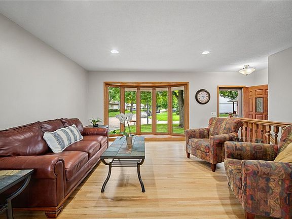 5th image of 1425 NW Pebble Dr