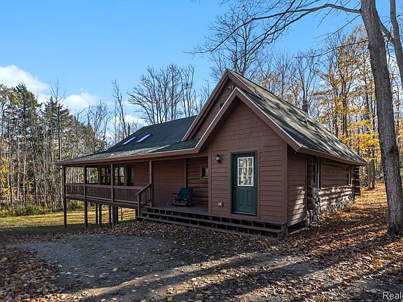 2nd image of 2446 Spayde Rd
