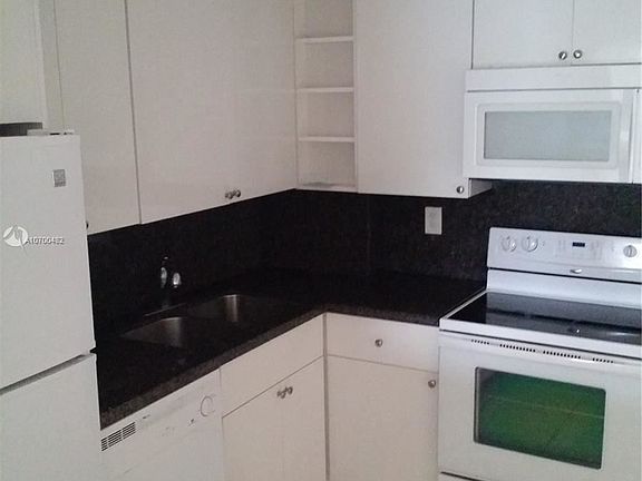 3rd image of 16950 W Dixie Hwy APT 238A