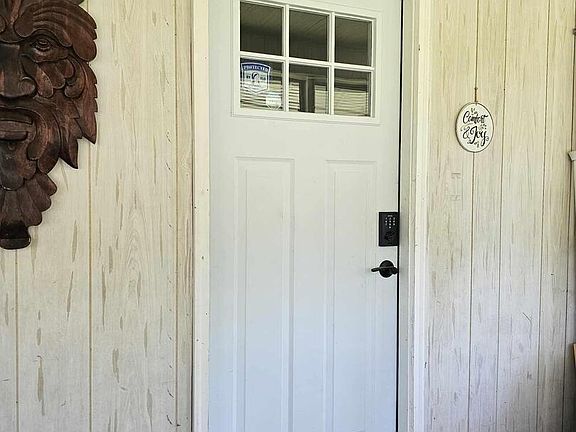 4th image of 1109 Barham Ave