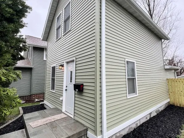 1318 Hinkley Ave NW, Cedar Rapids, IA 52405