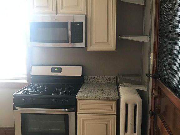 3rd image of 2110 W Arthur Ave #3