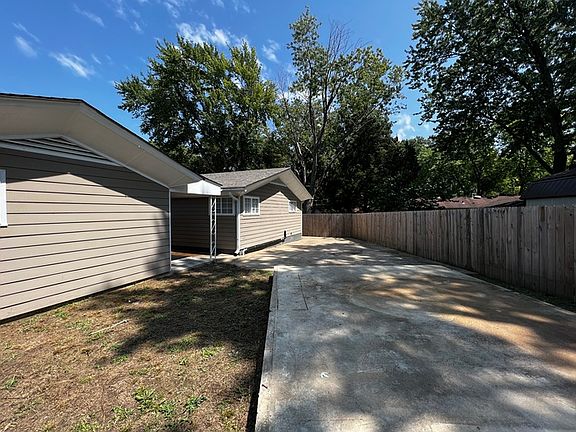 3rd image of 4835 Avondale Ave