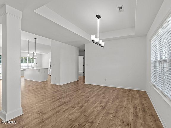 4th image of 816 Knoll Circle