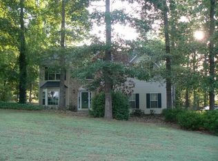 7276 Coral Lake Dr, Flowery Branch, GA 30542