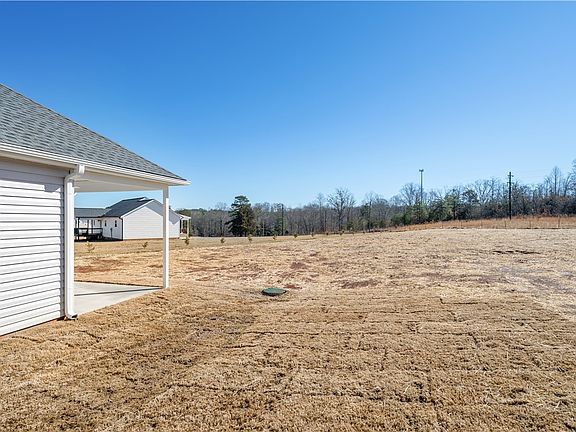 4th image of 112 Oak Grove Rd