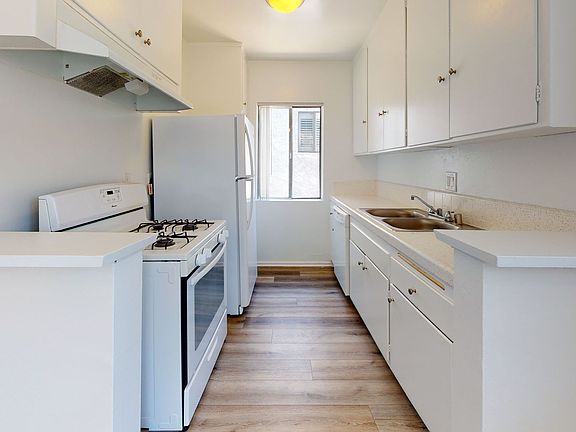 3rd image of 11958 Mayfield Ave APT 7
