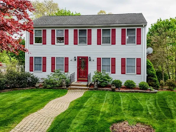 91 Leonard Cir, Lowell, MA 01854