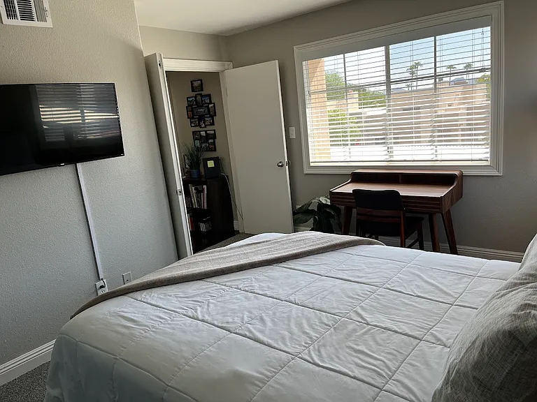Queen size bed